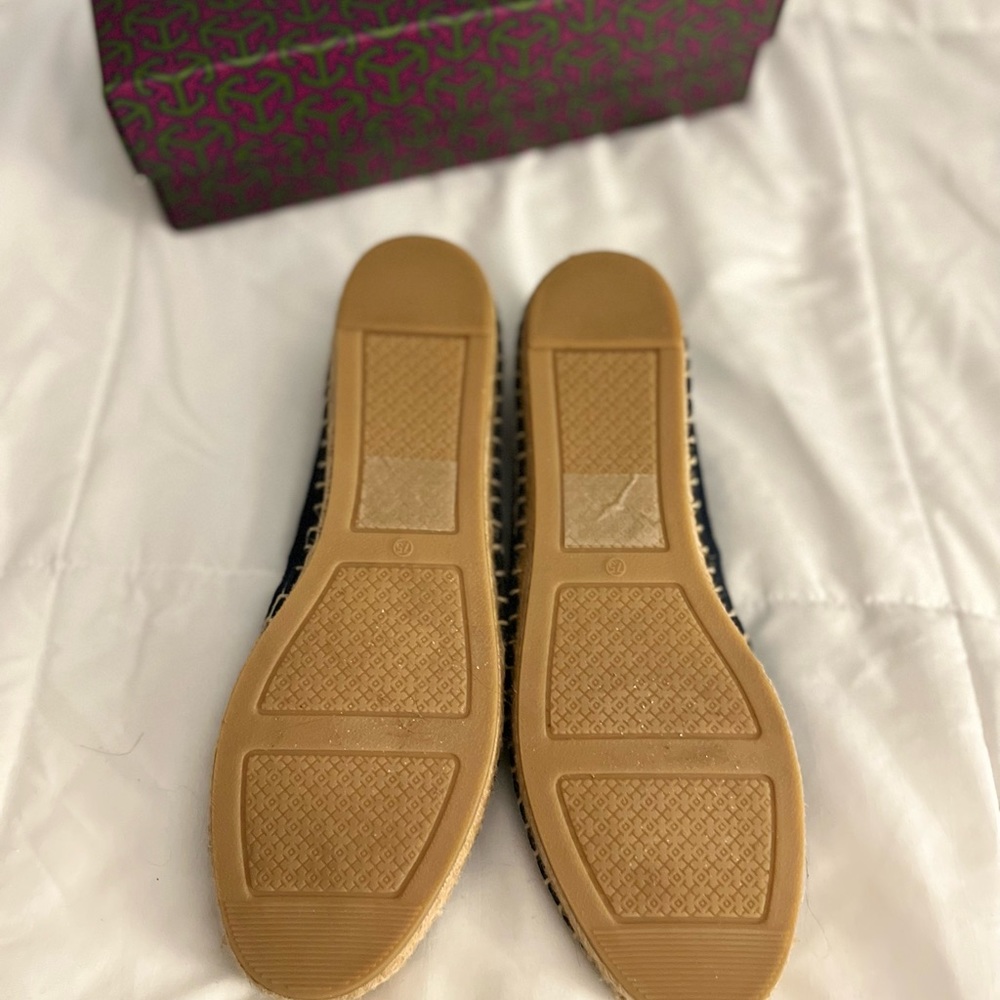 Tory Burch eyelet espadrilles in Navy. 7.5 NWT - Picture 4 of 4